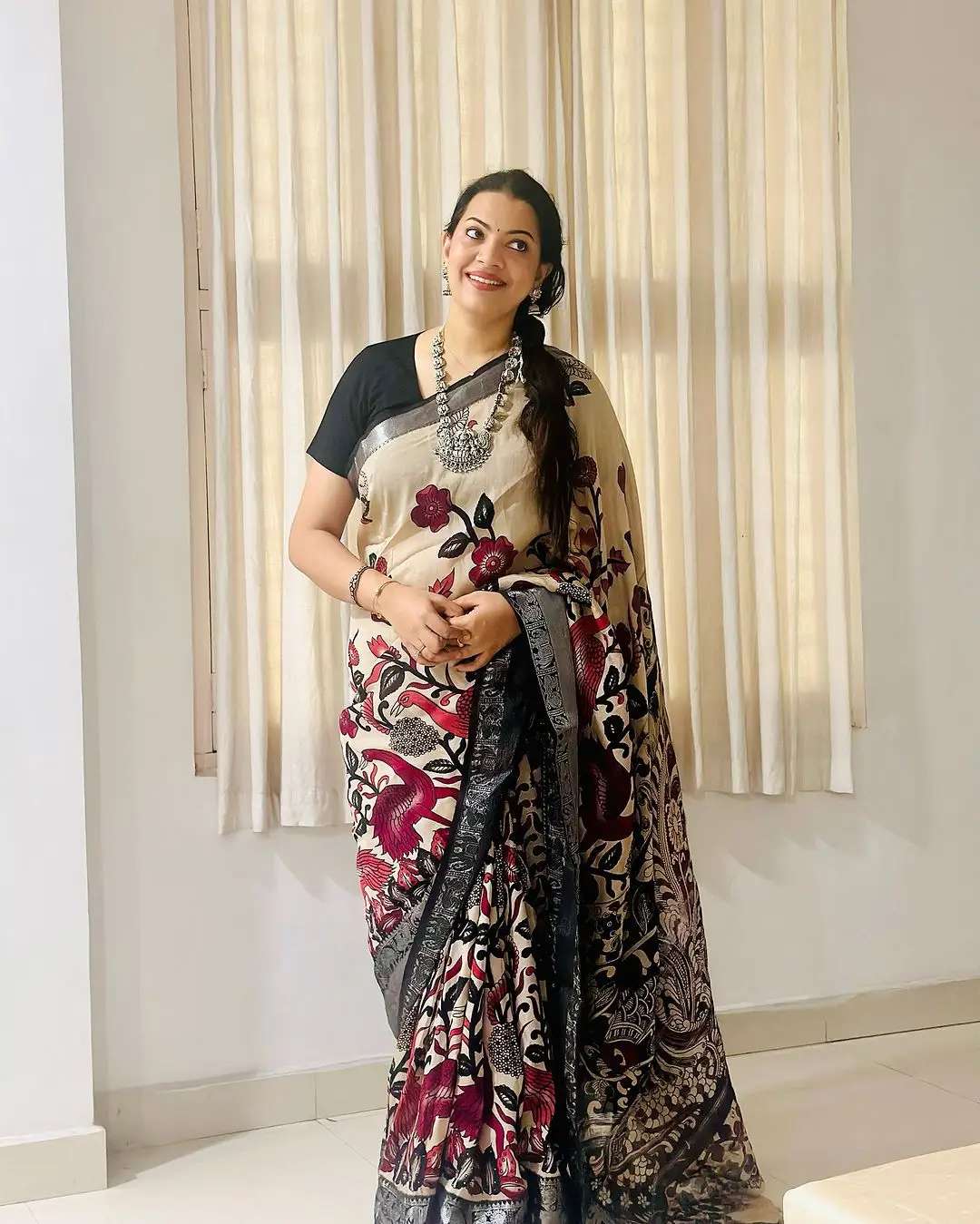 TOLLYWOOD SINGER GEETHA MADHURI IN BLACK SAREE BLOUSE